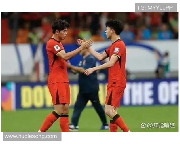 杭州足球队状态引发热议球迷对球队表现的不同看法与期待